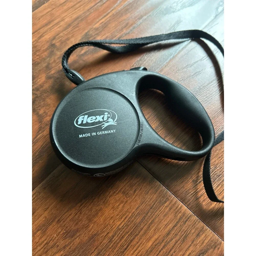 Flexi retractable dog